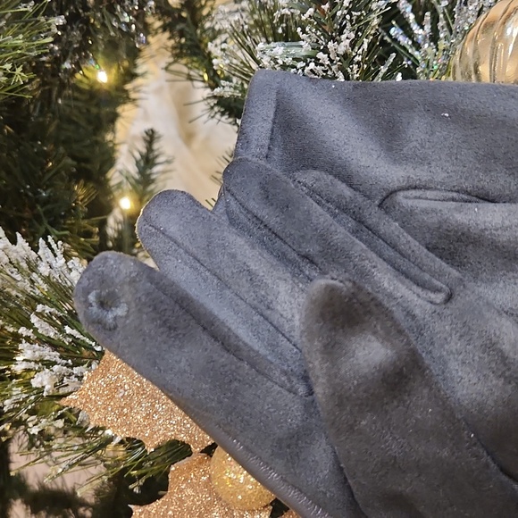 COPY - NEW UGG GLOVES - Picture 3 of 3
